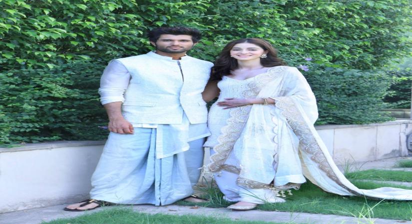 Ahead of 'Liger' release, Ananya seeks blessing from Vijay's mum