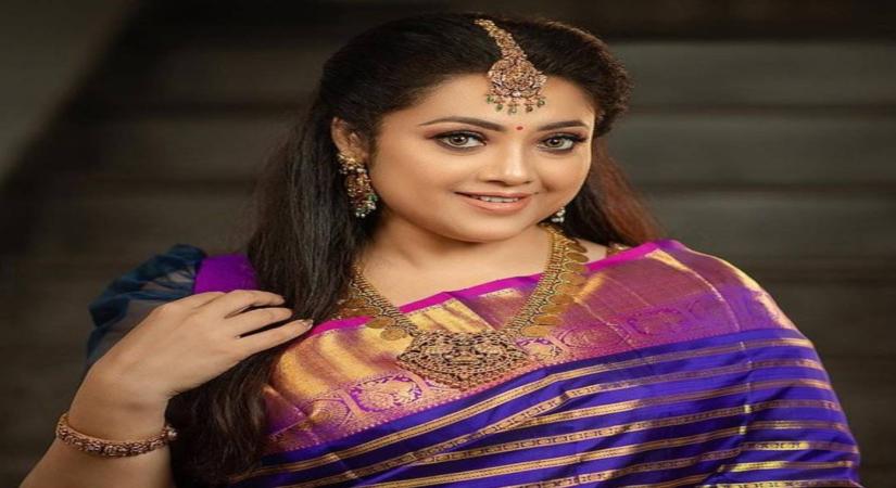 Actress Meena pledges to donate her organs.
