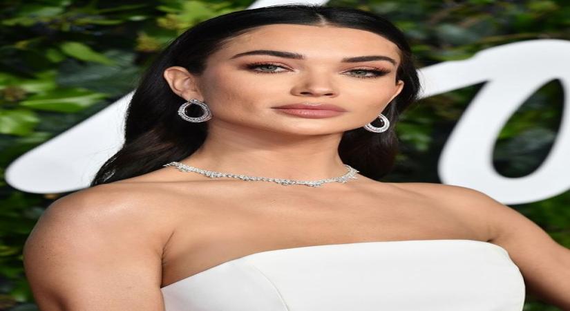 Actress Amy Jackson furious over slaughter of 100 dolphins on Faroe Islands