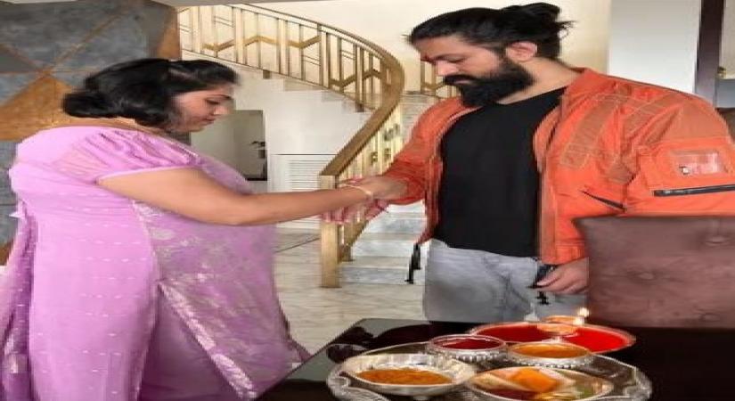 Yash celebrates Rakhi.