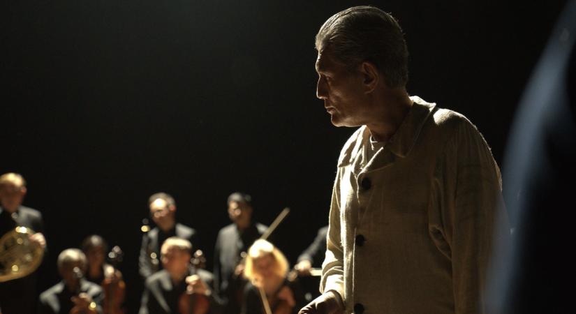 An orchestra as a character, you say?