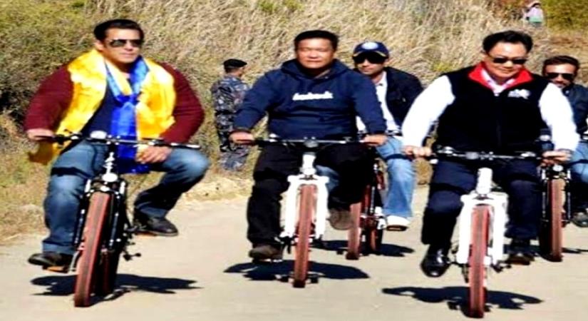 Salman Khan wishes 'Bibing' Kiren Rijiju 'health, happiness' on birthday.(photo:Instagram)