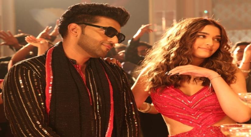 'Kuch Khattaa Ho Jaay' sets show Guru Randhawa, Saiee Manjrekar in vibrant avatars.