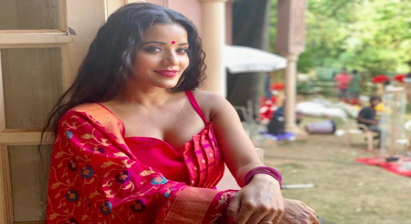 Monalisa read 30 novels to play an erotic poetess in 'Hasratein'