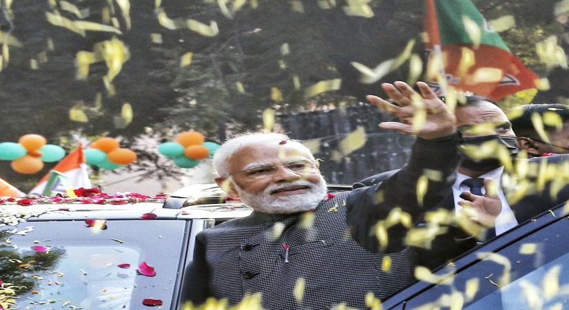 New Delhi: Flowers being showered on Prime Minister Narendra Modi as he waves to supporters during a roadshow before the BJP national executive meeting, in New Delhi, Monday, January 16, 2023. (Photo: Wasim Sarvar/IANS)