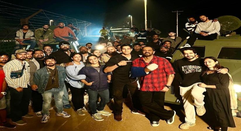 Rohit Shetty gets back to work with a bandaged arm; Sidharth in awe of him.(photo:instagram)