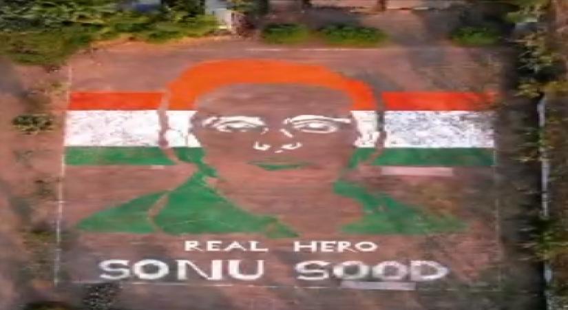 Fan makes 87000 sq feet rangoli of Sonu Sood.