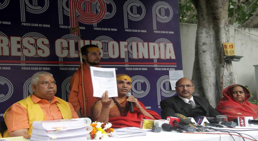 New Delhi: Ramalaya Trust Secretary Swami Avimukteshwaranand Saraswati addresses a press conference regarding the construction of Ram Temple in Ayodhya; in New Delhi on Nov 14, 2019. (Photo: IANS)