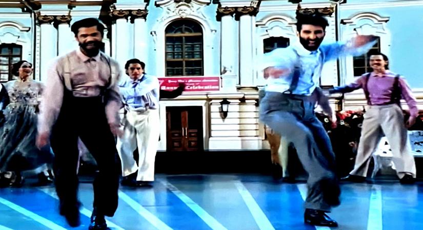 Oscars 2023: 'Naatu Naatu' sets Oscars stage on fire with terrific introduction from Deepika Padukone.(photo:Twitter)