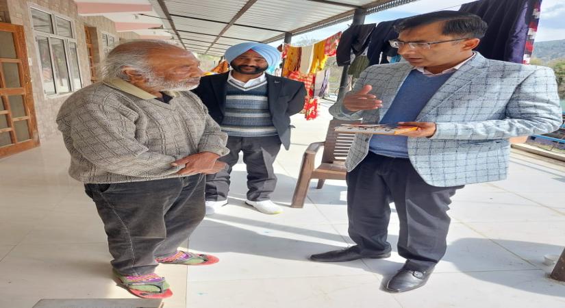 Somalian movie director Ã¢ÂÂThe Somali DarvishÃ¢ÂÂ battling penury, health in Himachal