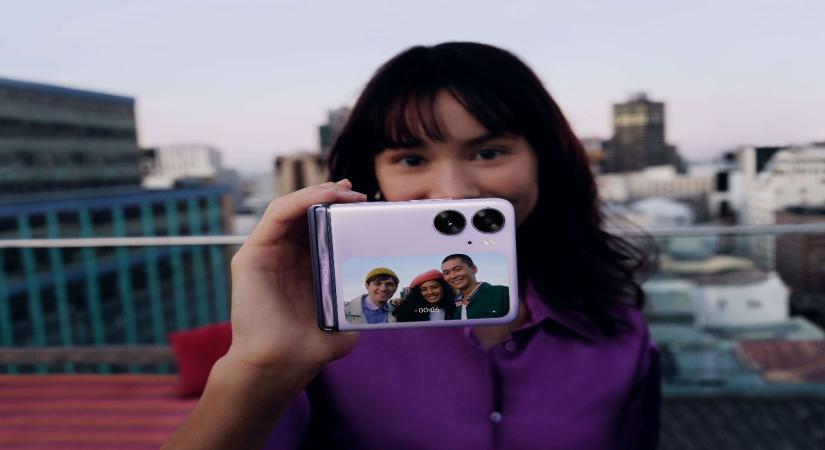 OPPO Find N2 Flip brings flagship imaging performance to flip-style foldable form factor.