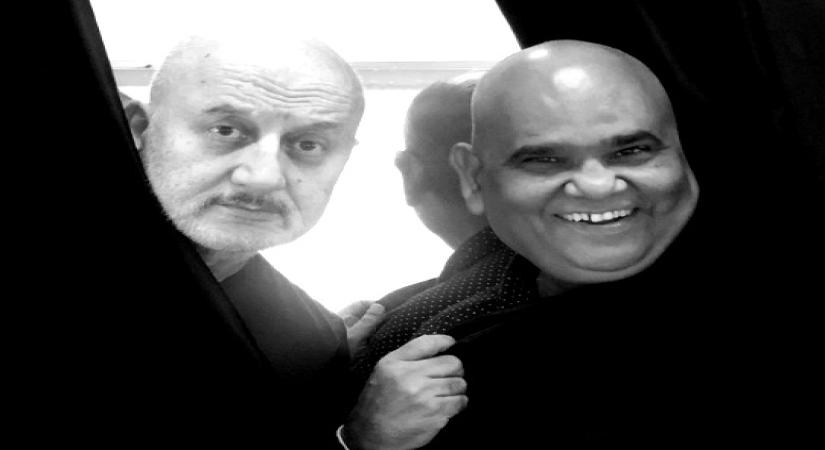 'Actor Satish Kaushik passes away,' tweets Actor Anupam Kher.(photo:Twitter)