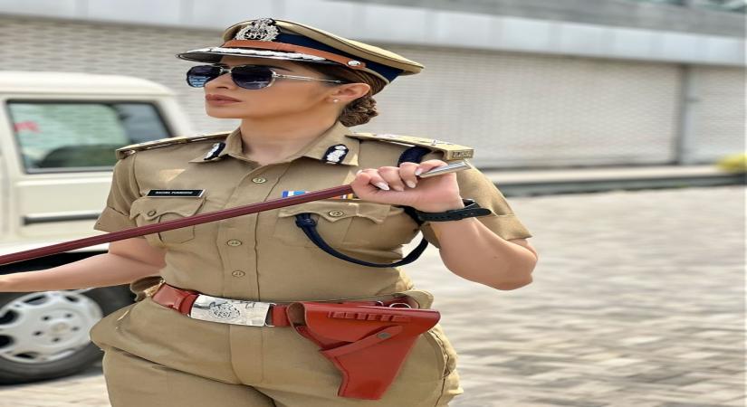 Laxmi Raai goes de-glam for her cop avatar in Malayalam film 'DNA'