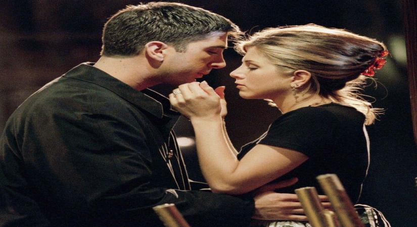 Jennifer Aniston, crush David Schwimmer let 'feelings play out' on 'Friends'