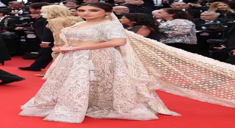Sara Ali Khan goes 'desi' for Cannes red carpet debut(twitter)