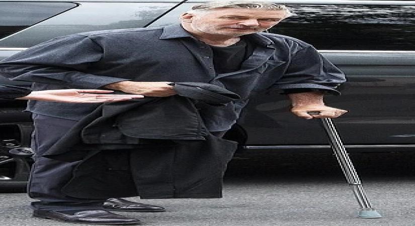 Alec Baldwin steps out with cane after hip surgery.(photo:SAID ELATAB / BACKGRID)