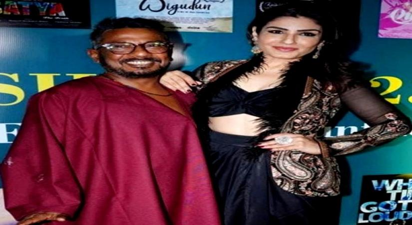 Raveena felicitates Onir with Kashish Rainbow Warrior Award for 'Pine Cone'.