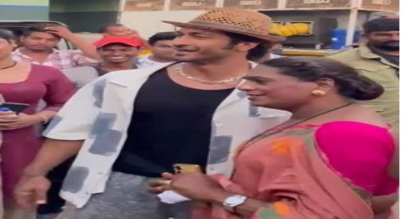 Vidyut pauses crakk shoot to pose for pics with third gender community