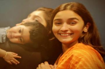 Alia Bhatt happily struck a pose with "Sun raha hai na tu" hitmaker Ankit Tiwari's daughter Aryaa, who was named by the actress' father and filmmaker Mahesh Bhatt. Ankit took to Instagram to post a photo in which Alia is smiling at the camera and Aryaa is comfortably resting on shoulder of a woman.