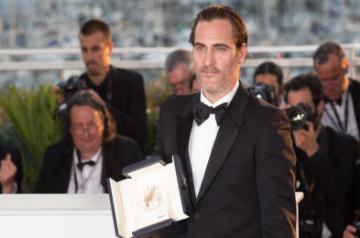 CANNES, May 29, 2017 (Xinhua) -- Actor Joaquin Phoenix, winner of the Best Actor Award for the film "You Were Never Really Here", poses during a photocall at the 70th Cannes Film Festival in Cannes, France, May 28, 2017. (Xinhua/Xu Jinquan/IANS)