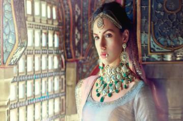 Raniwala - The new collection showcases elaborate Polki and Navratna work that make for glorious pieces, accentuated by emeralds, pearls and moonga stones