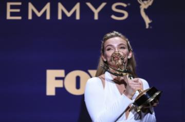 LOS ANGELES, Sept. 23, 2019 (Xinhua) -- Actress Jodie Comer poses with the award for outstanding lead actress in a drama series for "Killing Eve" during the 71st Primetime Emmy Awards in Los Angeles, the United States, Sept. 22, 2019. (Xinhua/Li Ying/IANS)
