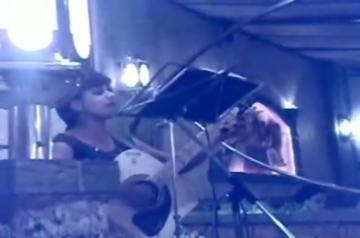 "Love you zindagi" fame singer Jasleen Royal recently shared a throwback video, reminiscing the days when she used to play the guitar at a restaurant.