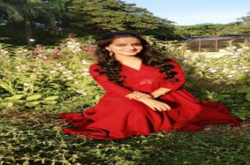 Actress Aastha Chaudhary has known her former "Babul Ka Aangann Chootey Na" co-star Sidharth Shukla for a long time. She says the actor, who is now seen as a contestant on "Bigg Boss", needs to control his anger on the controversial reality show.