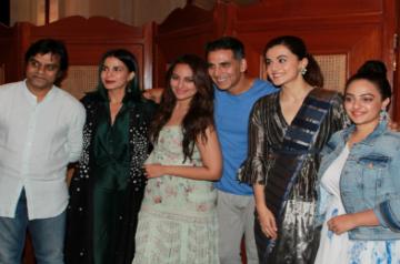 Director Jagan Shakti with actors Kirti Kulhari, Sonakshi Sinha, Akshay Kumar, Taapsee Pannu and Nithya Menen. (Photo: Amlan Paliwal/IANS)