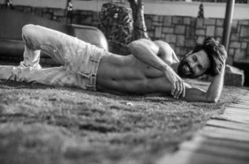 Actor Shahid Kapoor, who is on a roll with the success of "Kabir Singh", has bagged the Hindi remake of the Telugu hit "Jersey". The Hindi version will be directed by Gowtham Tinnanauri, who also helmed the original movie.