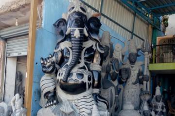 At the world-famous sculpture town of Tamil Nadu's Mamallapuram, formerly Mahabalipuram, the sculpting business transcends the religious divide. Members of three major religions -- Hinduism, Christianity and Islam -- are involved in the business of sculpting and trading in idols of Hindu gods and also other items. Located on the Coromandel coast, Mamallapuram, sporting the Unesco World Heritage Site tag, is famous for its stone carvings and stone temples of the Pallava dynasty per