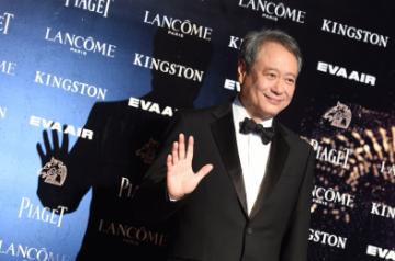 TAIPEI, Nov. 21, 2015 (Xinhua) -- Director Ang Lee arrives for the 52nd Golden Horse Awards as an awarding guest in Taipei, southeast China's Taiwan, Nov. 21, 2015. The awarding ceremony of the 52nd Golden Horse Awards kicked off here on Saturday. (Xinhua/Jiang Kehong/IANS) (dhf)
