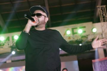 Jalandhar: Singer rapper Honey Singh performs during a programme at a Jalandhar university programme on April 29, 2016. (Photo: IANS)