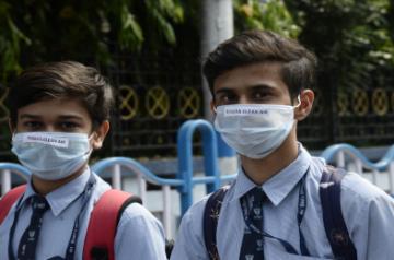 Kolkata: School students participate in an awareness rally on sound and air pollution, urging people to refrain from bursting crackers ahead of Diwali celebrations, in Kolkata on Oct 22, 2019. (Photo: Kuntal Chakrabarty/IANS)