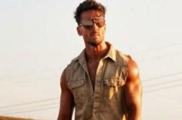 Tiger Shroff is not new to showcasing his well-chiselled body. The actor in a new photograph is seen flaunting his big biceps as he shoots for the third installment of "Baaghi" in Serbia.