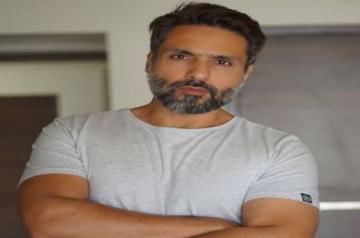 Actor Iqbal Khan will be seen as a con artist in an upcoming digital show titled "Ratri Ke Yatri".