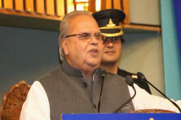 Srinagar: Jammu and Kashmir Governor Satya Pal Malik addresses during a programme organised for the distribution of free-to-air Doordarshan set-top boxes to border residents, in Srinagar on June 22, 2019. Speaking at the function, the J&K Governor on Saturday said that the separatist Hurriyat leaders are ready for talks with the government. (Photo: IANS)