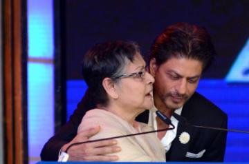 Kolkata: Actress Rakhee Gulzar accompanied by actor Shah Rukh Khan, addresses at the inaugural session of 25th Kolkata International Film festival, in Kolkata on Nov 8, 2019. (Photo: Kuntal Chakrabarty/IANS)