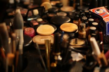 Make-up kit essentials for summer vacations.