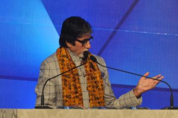 Kolkata: Actor Amitabh Bachchan addresses during inauguration of 23rd Kolkata International Film Festival in Kolkata on Nov 10, 2017. (Photo: Kuntal Chakrabarty/IANS)