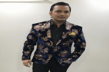 Actor-comedian-anchor Paritosh Tripathi will make his digital debut with a comedy talent show titled "Vigo-Comedy Mahasabha".