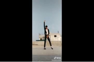 Hrithik Roshan is considered as one of the best dancers in Bollywood and an appreciation by the superstar is the wish of every dancer.