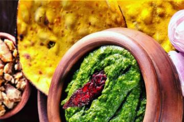 Makke Di Roti with Saag (Source: Instagram/tridentbkc)