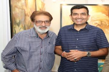 Artist Prithvi Soni with chef Sanjeev Kapoor at the India Art Festival 2020.
