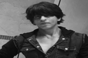 uperstar Shah Rukh Khan on Wednesday wished his fans a happy new year with an inspiring message.