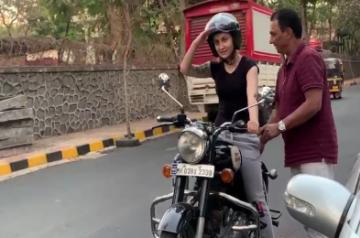 Actress Elli AvrRam had to learn how to ride a bike for her role in "Malang", and she is glad that she could learn it in just three days.