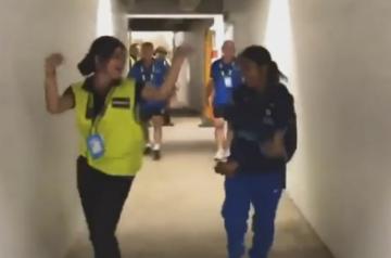 Kartik Aaryan's "favourite crickter" Jemimah Rodrigues shook a leg on the song "Haan main galat" from his latest release "Loev Aaj Kal", and the young actor is simply loving it.