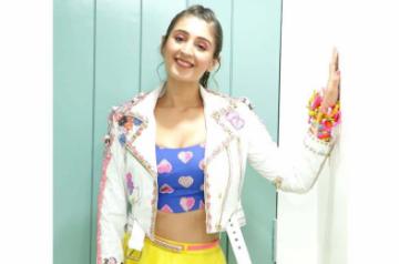 Singer Dhvani Bhanushali.