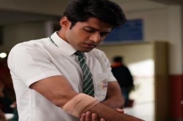 Actor Mohit Kumar recently got injured while shooting for his TV show "Ek Duje Ke Vaaste 2".