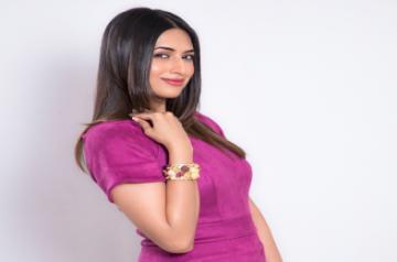 Divyanka Tripathi Dahiya, who had played the lead role in the long-running TV show "Yeh Hai Mohabbatein", on Thursday won the best television actress award at the Dadasaheb Phalke International Film Festival Awards 2020 here.